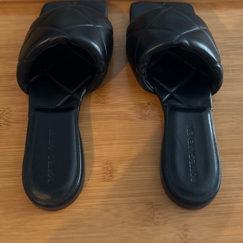 Bottega Veneta Lido Flat Sandal - Picture 3 of 5